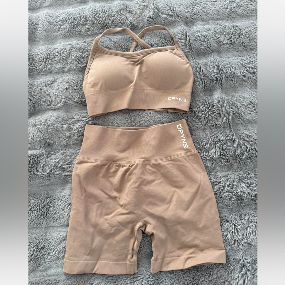 DFYNE Tan Sports Bra and Leggings Set